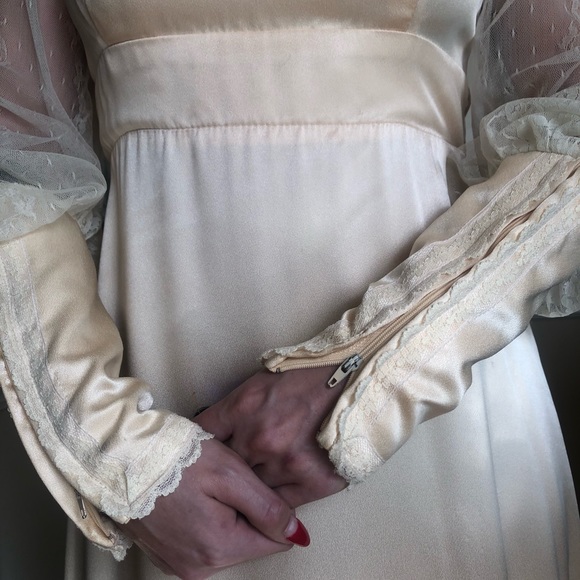 70s Vintage Peach Satin Gunne Wedding Dress - Picture 8 of 15